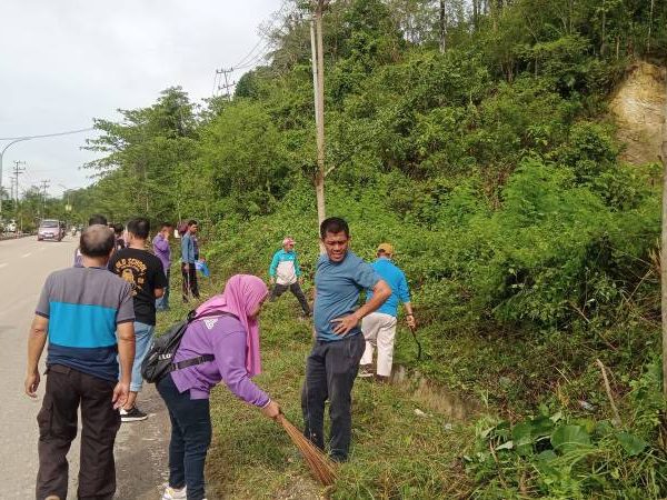 Kerja Bakti Rutin Setiap Selasa dan Jumat, Disdukcapil Konawe Dukung Program Bupati