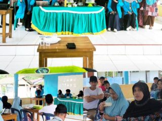 KKN UIN Kendari Posko 30 Latih Warga Andepali Produksi POC dan VCO