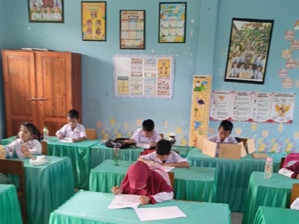 Momentum Hari Sumpah Pemuda, Guru SDN 2 Benua Tanamkan Nilai Persatuan kepada Siswa